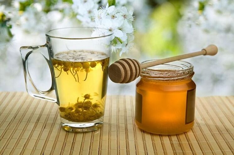 Decocción de manzanilla con miel contra parásitos